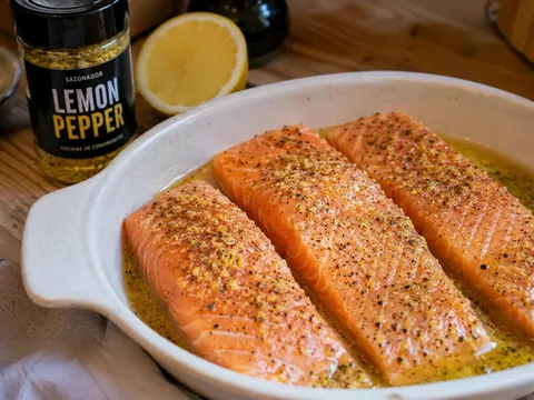 Lomos de salmón marinados con lemon pepper listos para cocinar