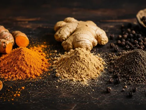 Cúrcuma, Jengibre y Pimienta Negra: Para Qué Sirve esta Combinación